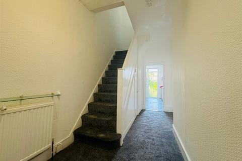 3 bedroom end of terrace house to rent, Ridgeway Gardens, Redbridge, IG4 5HJ