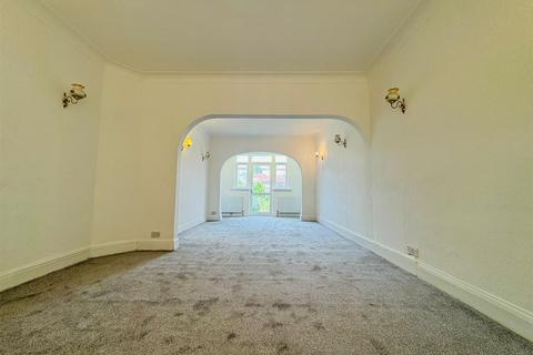 3 bedroom end of terrace house to rent, Ridgeway Gardens, Redbridge, IG4 5HJ