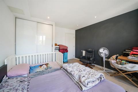 1 bedroom flat for sale, Manor Lane, Feltham TW13