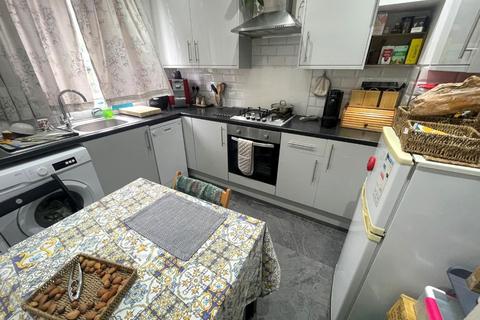 2 bedroom maisonette to rent, Watford Way, Mill Hill, NW7