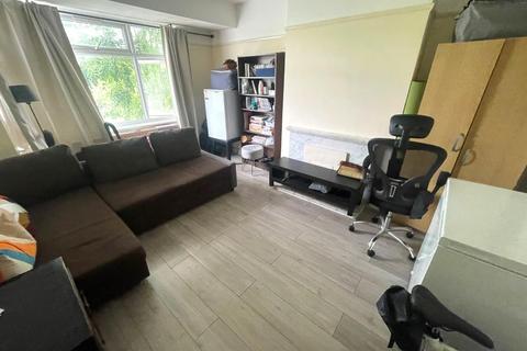 2 bedroom maisonette to rent, Watford Way, Mill Hill, NW7