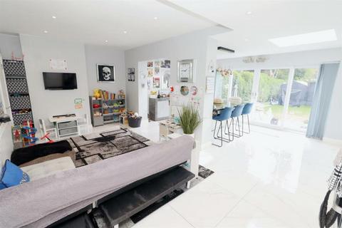 4 bedroom house for sale, Bunns Lane, London