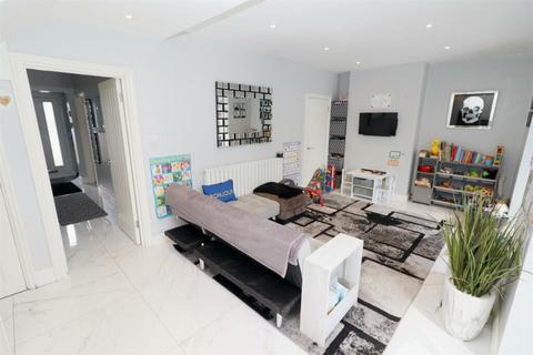 4 bedroom house for sale, Bunns Lane, London