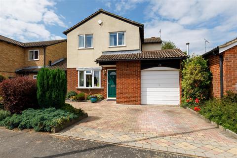 3 bedroom detached house for sale, Hathaway Drive, Warwick