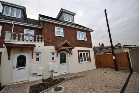 3 bedroom end of terrace house to rent, Esmat Close, Wanstead