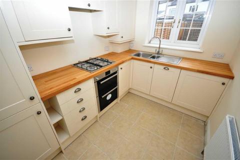 3 bedroom end of terrace house to rent, Esmat Close, Wanstead