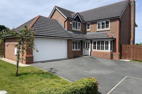 4 bedroom detached house to rent, Llys Delyn, Holywell