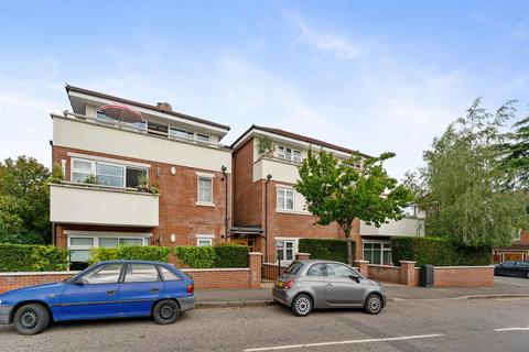 2 bedroom apartment to rent, The Avenue, Wanstead