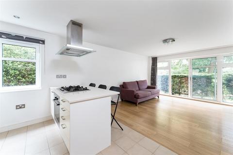 2 bedroom apartment to rent, The Avenue, Wanstead