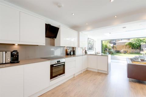 2 bedroom flat for sale, Malden Road