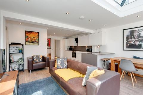 2 bedroom flat for sale, Malden Road