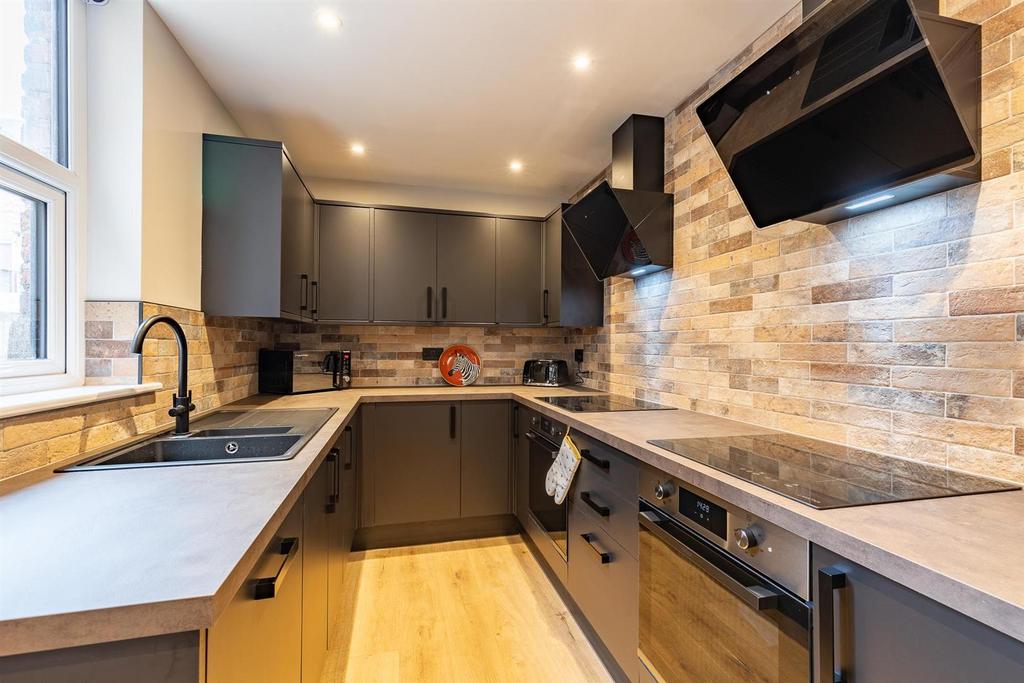 17 Langdale-BI3 A5906-HDR-Web Res.jpg