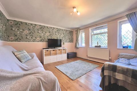 3 bedroom semi-detached house for sale, Park Drive, Hothfield,