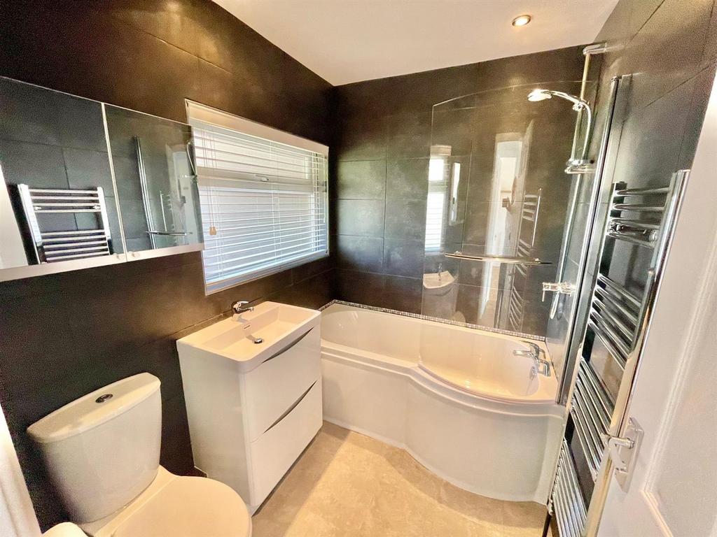 39 Brookside Bathroom.jpg