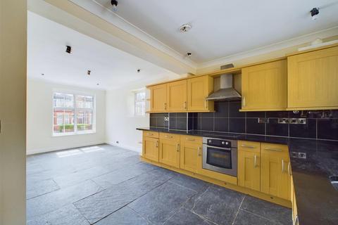 5 bedroom semi-detached house for sale, Trinity Road, Bridlington