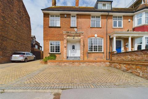 5 bedroom semi-detached house for sale, Trinity Road, Bridlington