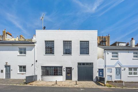 3 bedroom property for sale, Brunswick Street West, Hove