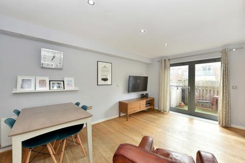 2 bedroom flat to rent, Bagleys Lane, Fulham, SW6