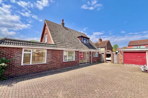 4 bedroom detached house for sale, Yarmouth Road, Caister-On-Sea