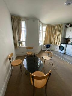 2 bedroom flat to rent, Sutton Lane, Hounslow TW3