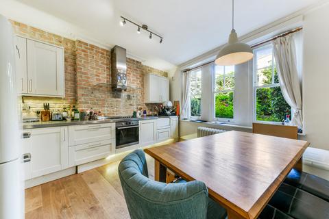 3 bedroom flat to rent, Upper Richmond Road, SW15