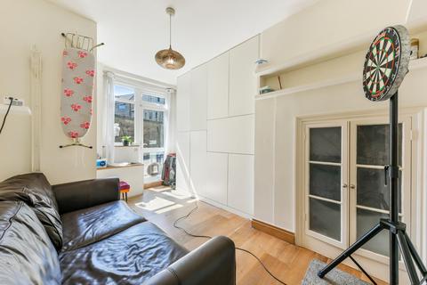 3 bedroom flat to rent, Upper Richmond Road, SW15