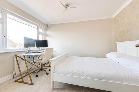 45 Bramble Road, Leigh-on-sea, SS9 5HA