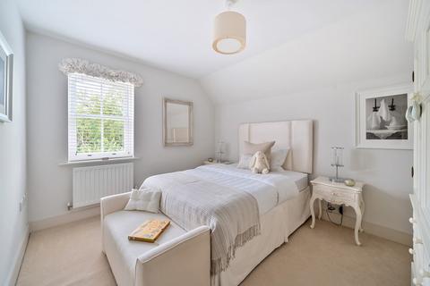 4 bedroom house for sale, Holly Close, Sunbury-On-Thames, TW16