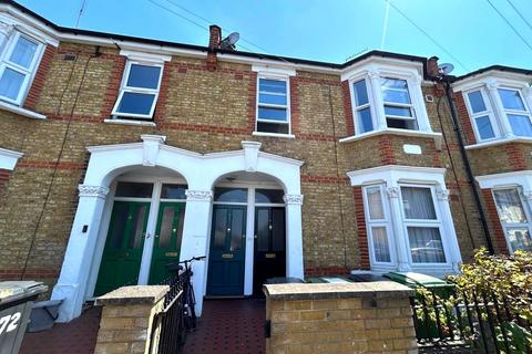 2 bedroom maisonette for sale, Shorndean Street, London, SE6