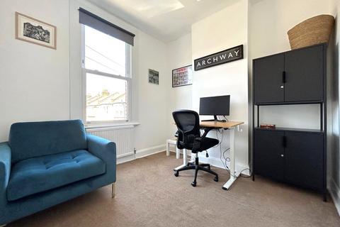 2 bedroom maisonette for sale, Shorndean Street, London, SE6