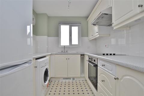 2 bedroom flat for sale, Alexandra Gardens, Woking GU21