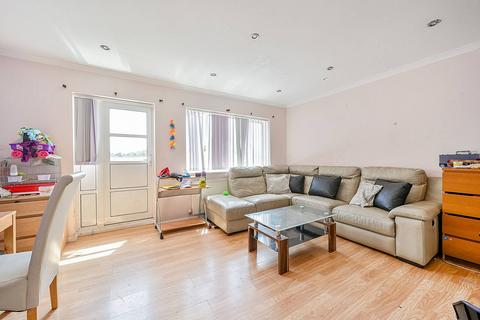 3 bedroom flat to rent, Boston Manor Road, Brentford, TW8