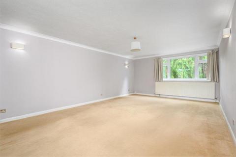 2 bedroom flat to rent, Walton-on-Thames, KT12