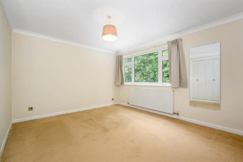 2 bedroom flat to rent, Walton-on-Thames, KT12