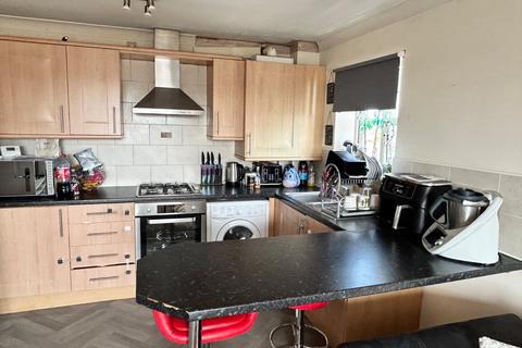 2 bedroom flat for sale, Woolcombers Way, Bradford, West Yorkshire, BD4