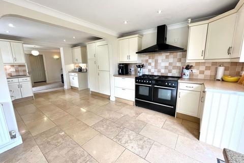 5 bedroom detached house for sale, Milestone Lane, Wicklewood