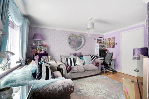 2 bedroom apartment for sale, at Lowden Road, Southall, Middlesex UB1