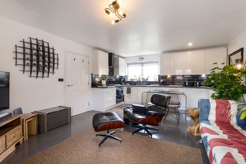 5 Graces Field, Stroud, GL5 4EN