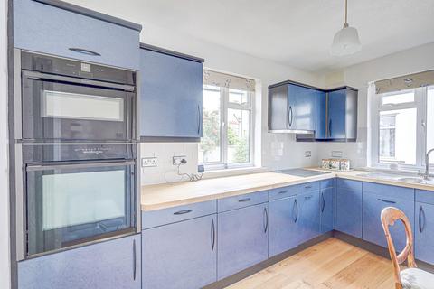 undefined, Grand Parade, Leigh-on-sea, SS9