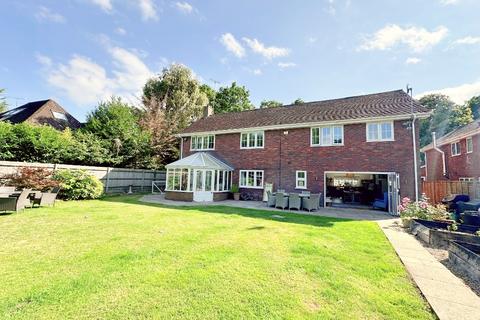 5 bedroom detached house to rent, Springfield Road, Camberley