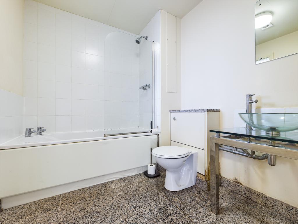 Apartment in Leicester - View 3