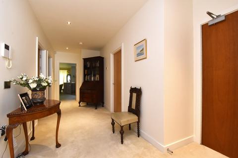 Flat 1, Red Tree Apartments Bickley Park Road, Bromley, BR1 2BE