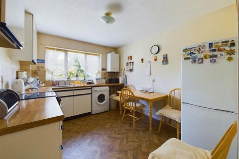 3 bedroom flat for sale, Mountbatten Court Ingram Crescent East, Hove, BN3 5LB