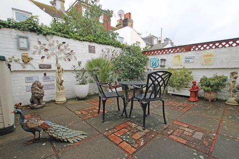 2 bedroom terraced house for sale, Calverley Road, Eastbourne, BN21 4SR