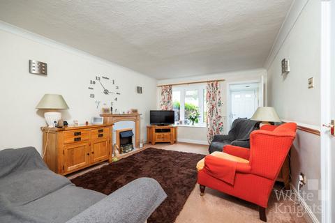 3 bedroom semi-detached house for sale, Shackleton Way, Reading RG5