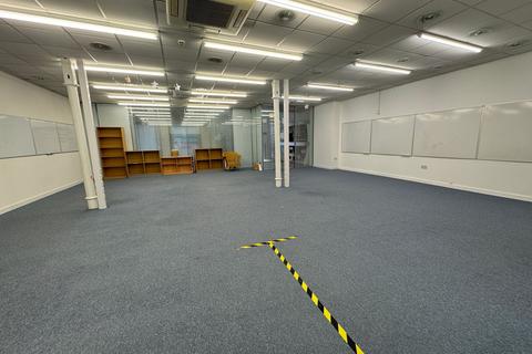 Industrial unit to rent, Lockwood Road, Huddersfield HD1