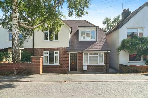 3 bedroom semi-detached house to rent, Fieldway, Gerrards Cross SL9