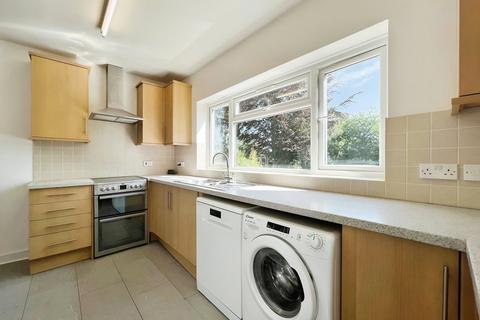 3 bedroom semi-detached house to rent, Fieldway, Gerrards Cross SL9