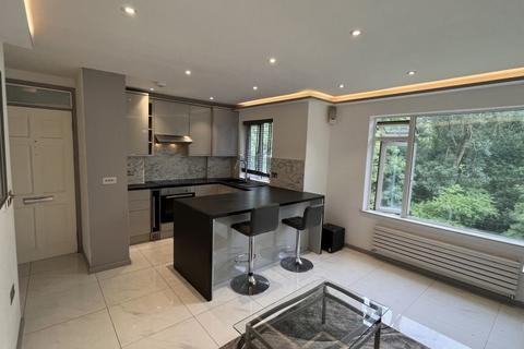 1 bedroom flat for sale, Park Close, London, N12