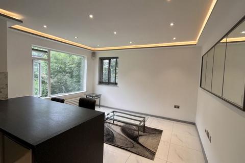 1 bedroom flat for sale, Park Close, London, N12